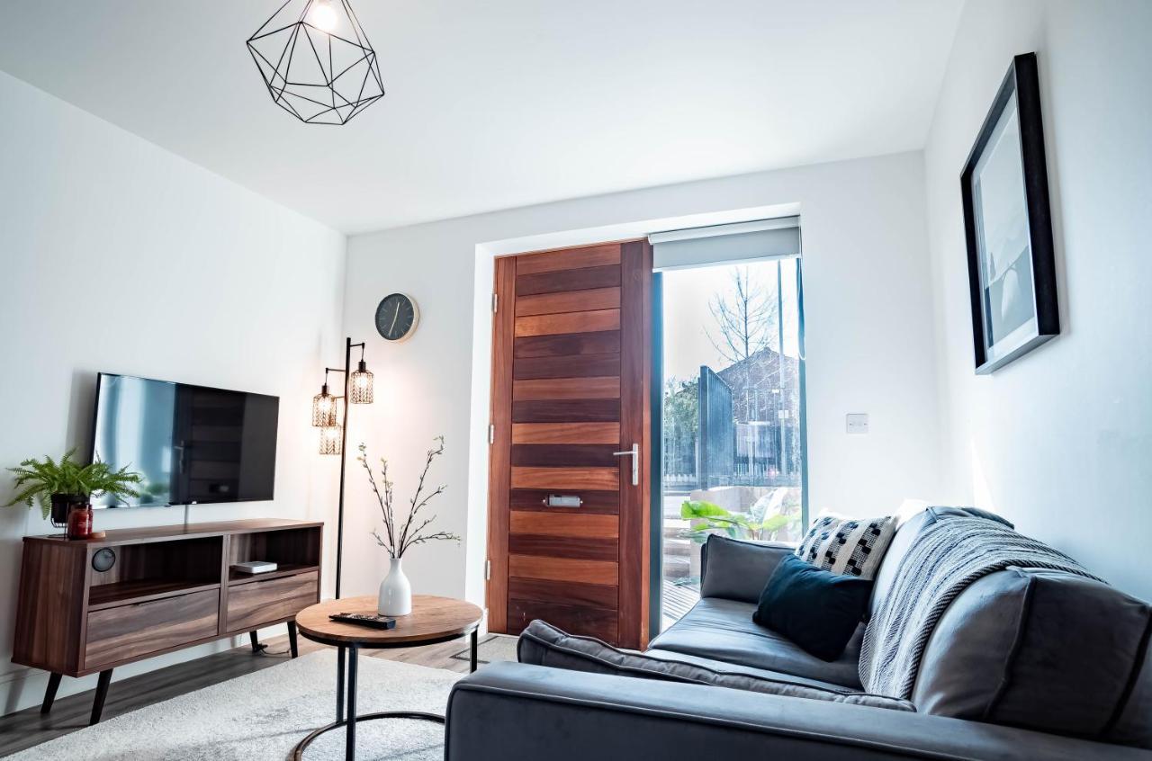 Luxe Interchange Near Old Trafford - Media - The Quays Apartment *
