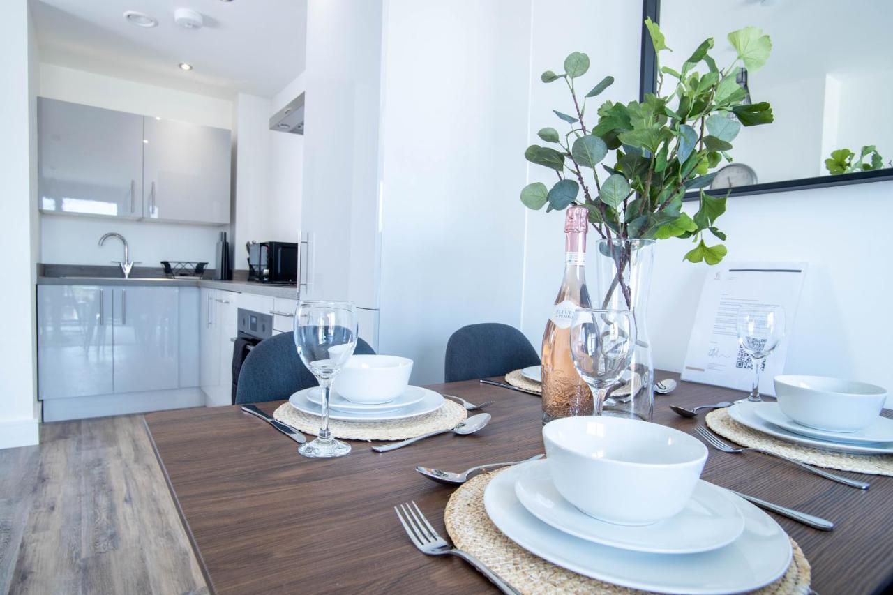 Luxe Interchange Near Old Trafford - Media - The Quays Apartment