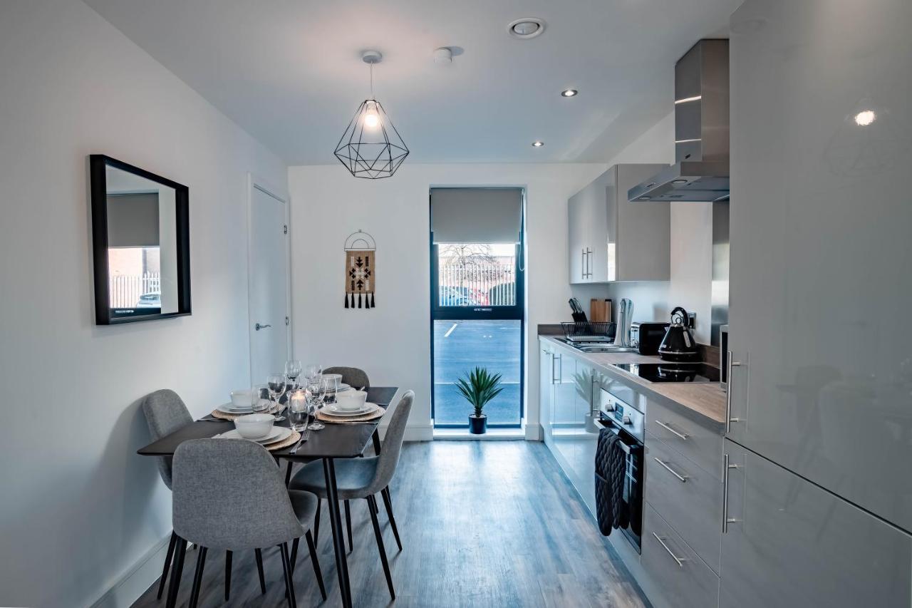 Luxe Interchange Near Old Trafford - Media - The Quays Apartment