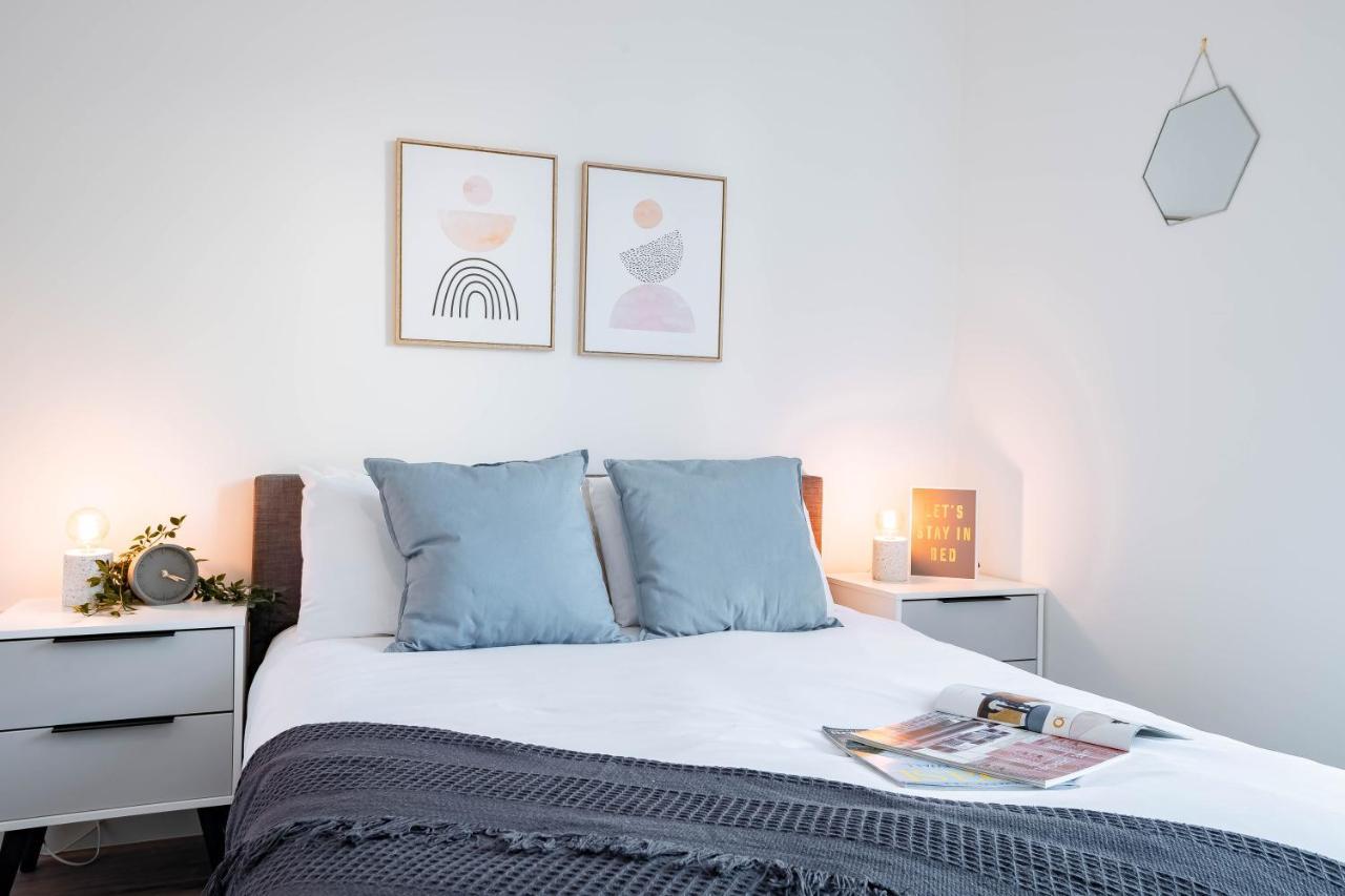 Luxe Interchange Near Old Trafford - Media - The Quays Apartment *