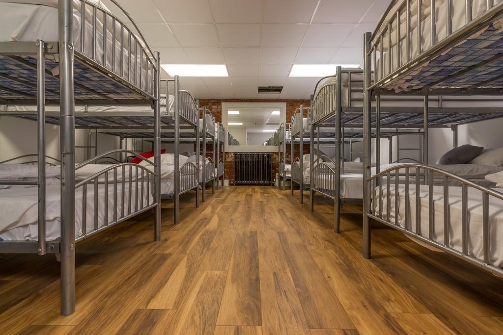 Hostel Ashton House *