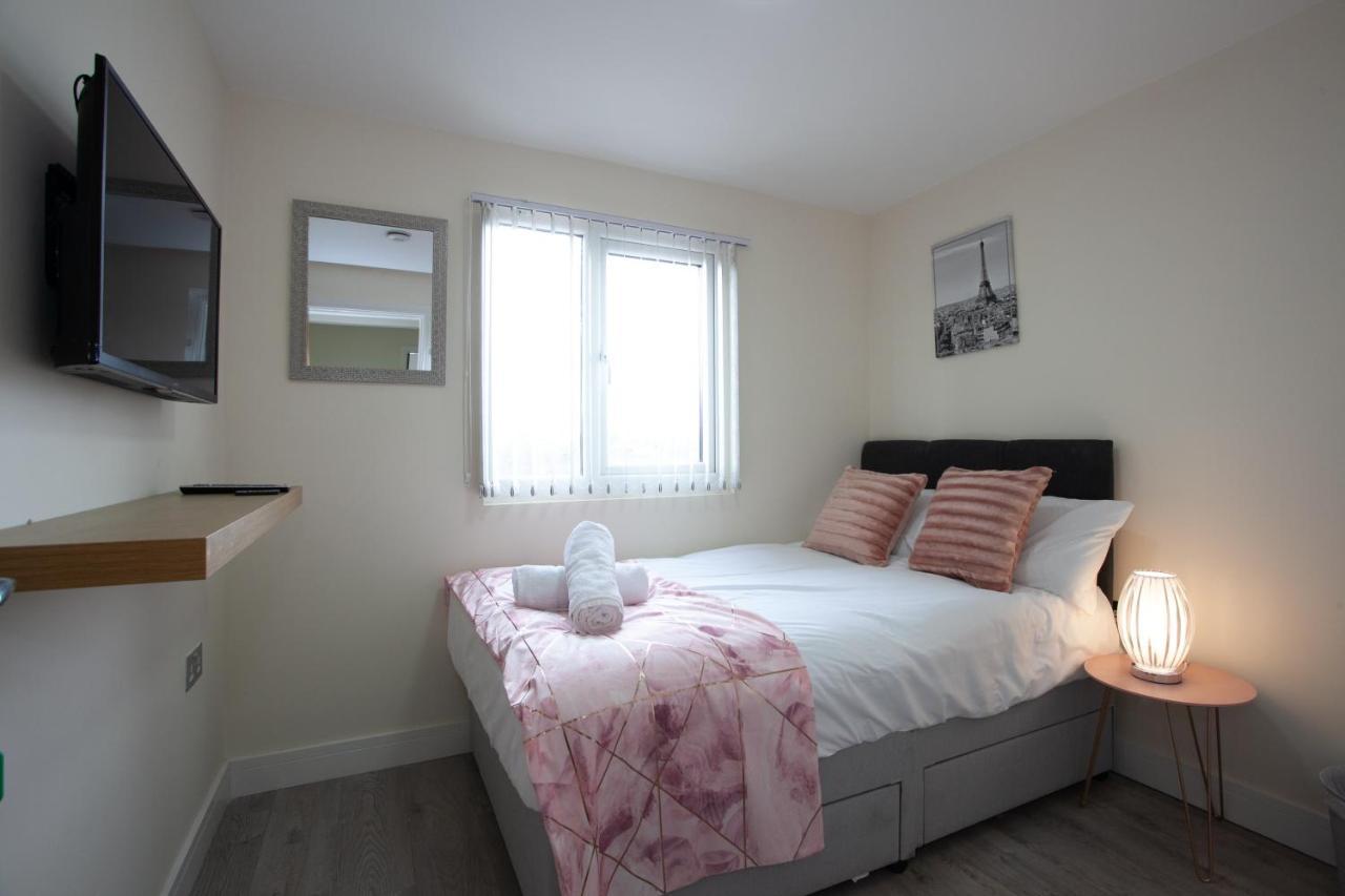 6 Bedroom House 10min Drive From Centre Holiday home *