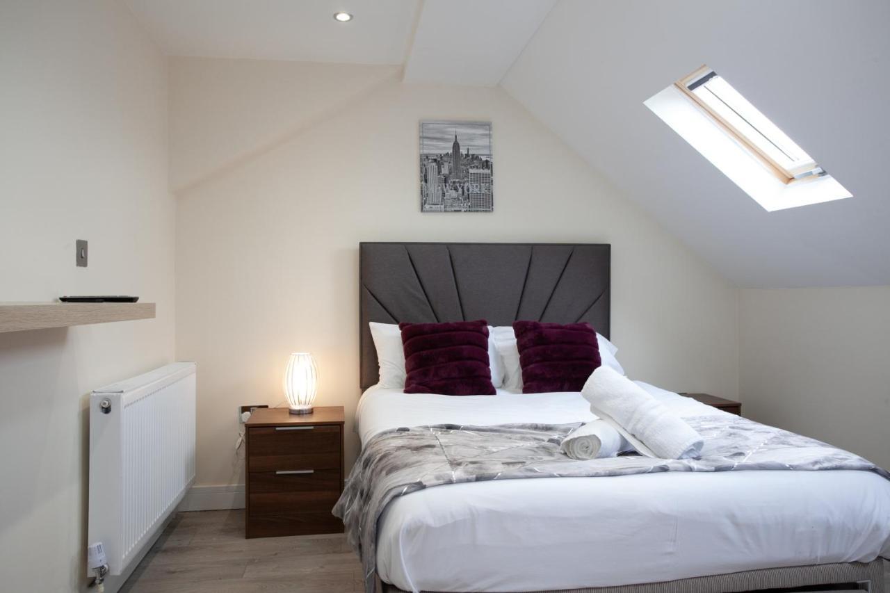 6 Bedroom House 10min Drive From Centre Holiday home *
