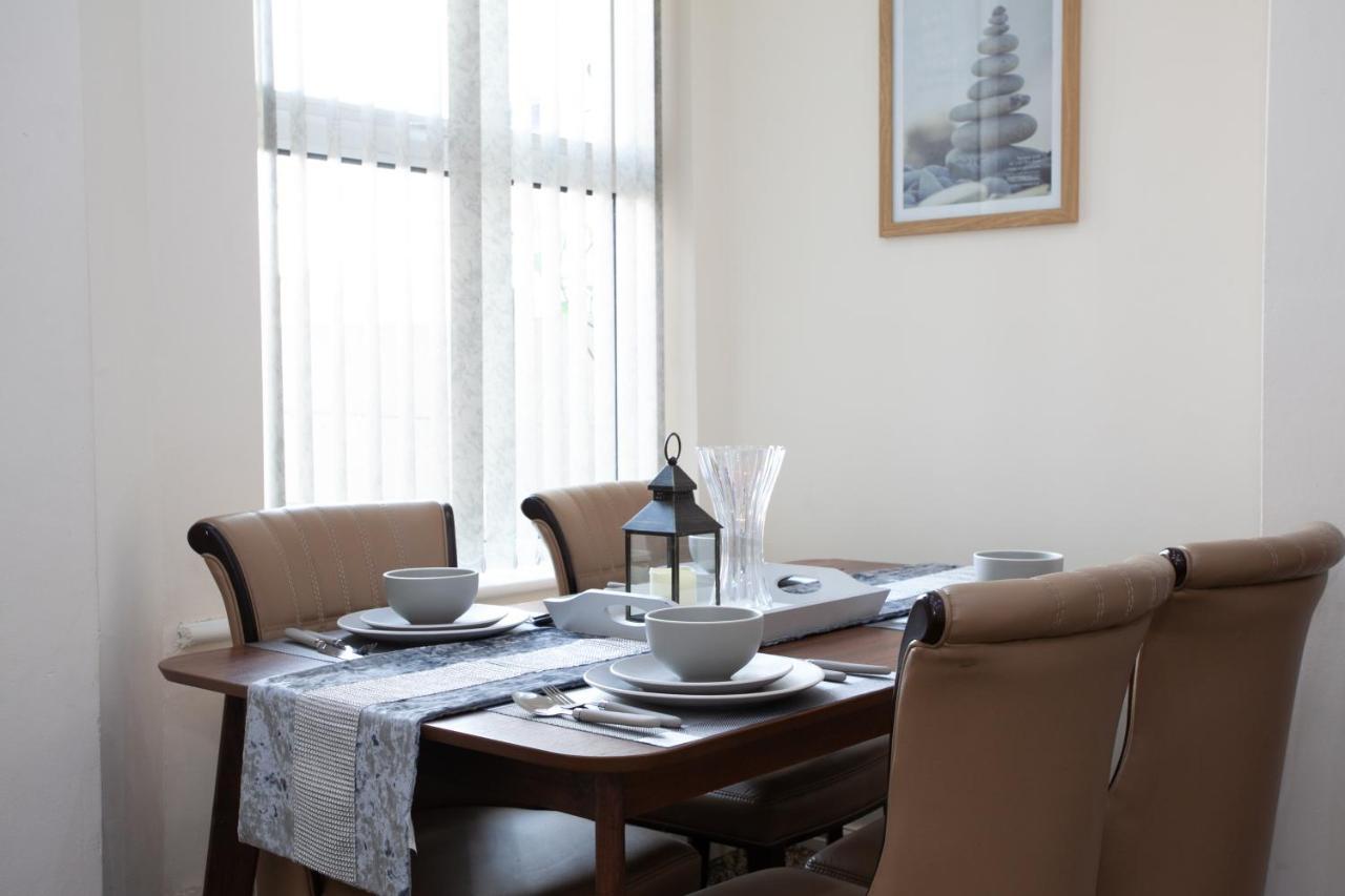 6 Bedroom House 10min Drive From Centre *