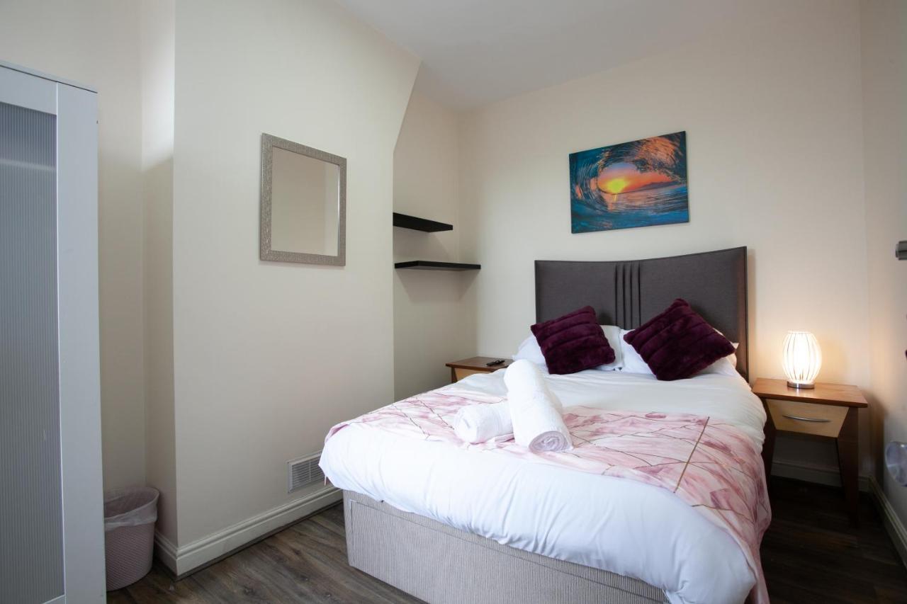 6 Bedroom House 10min Drive From Centre Holiday home *