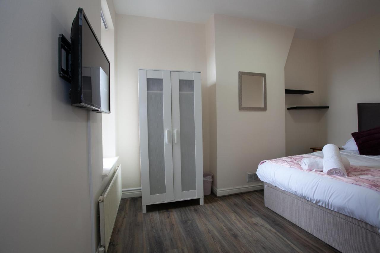 Holiday home 6 Bedroom House 10min Drive From Centre Manchester