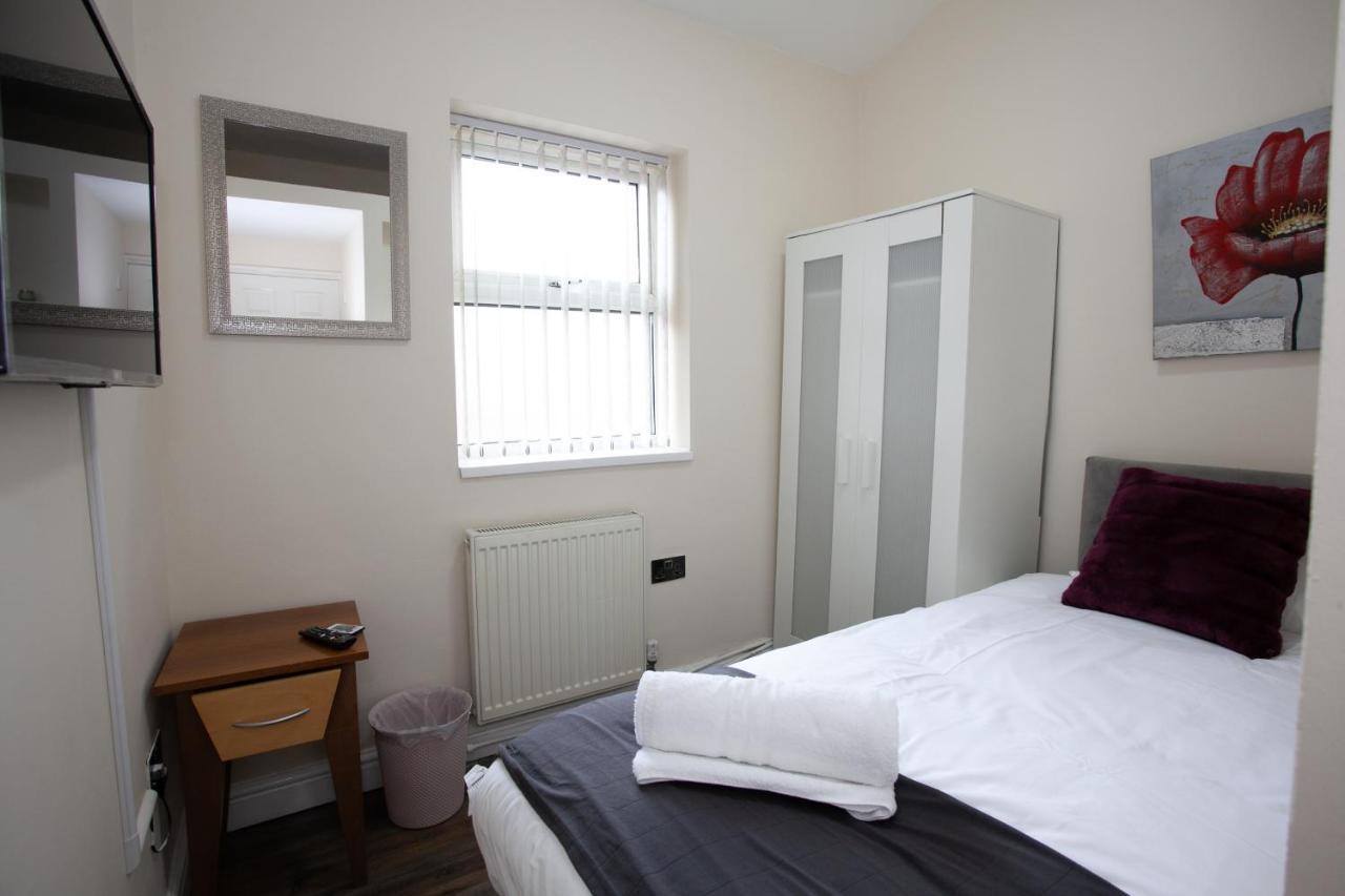 6 Bedroom House 10min Drive From Centre Holiday home
