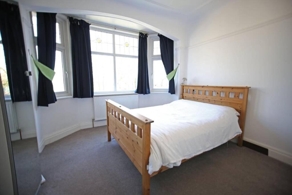 Spacious Family In Chorlton Villa *