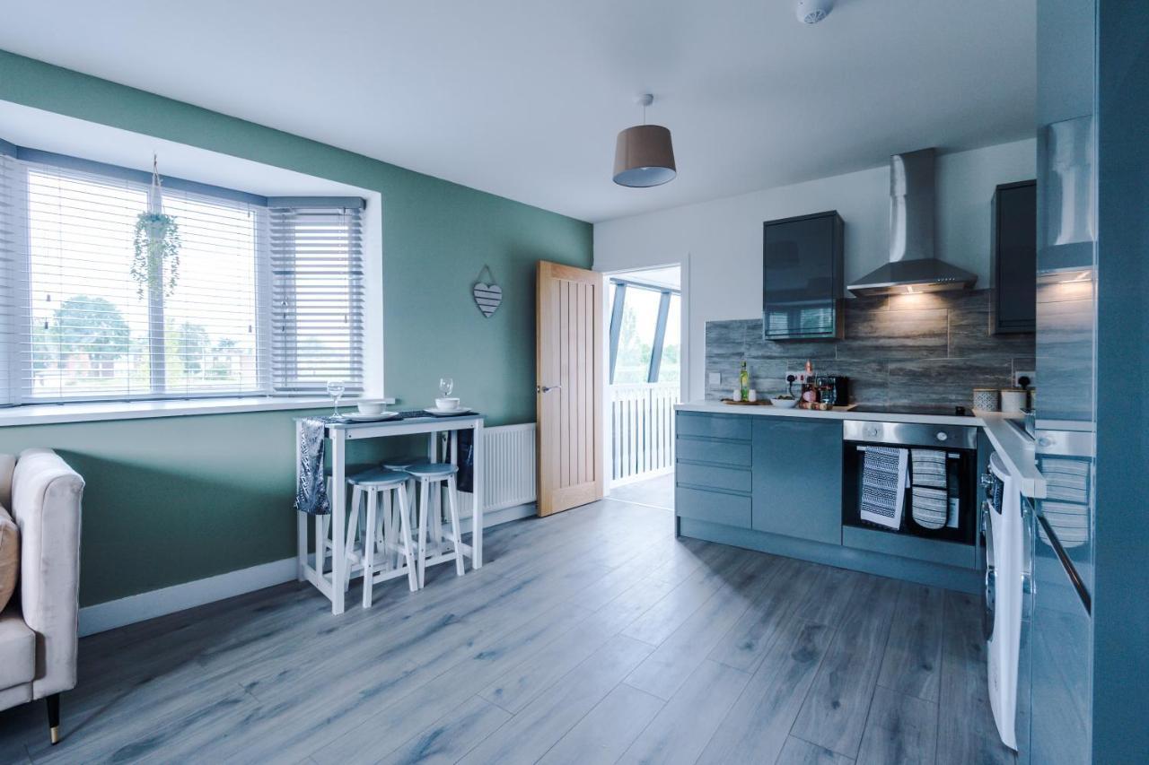 Rest & Recharge At The Station Apartment *