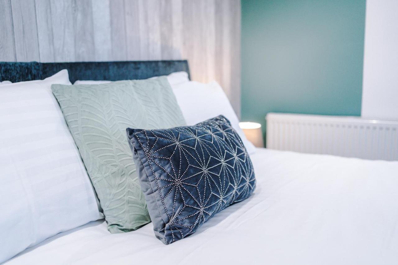 Rest & Recharge At The Station Apartment