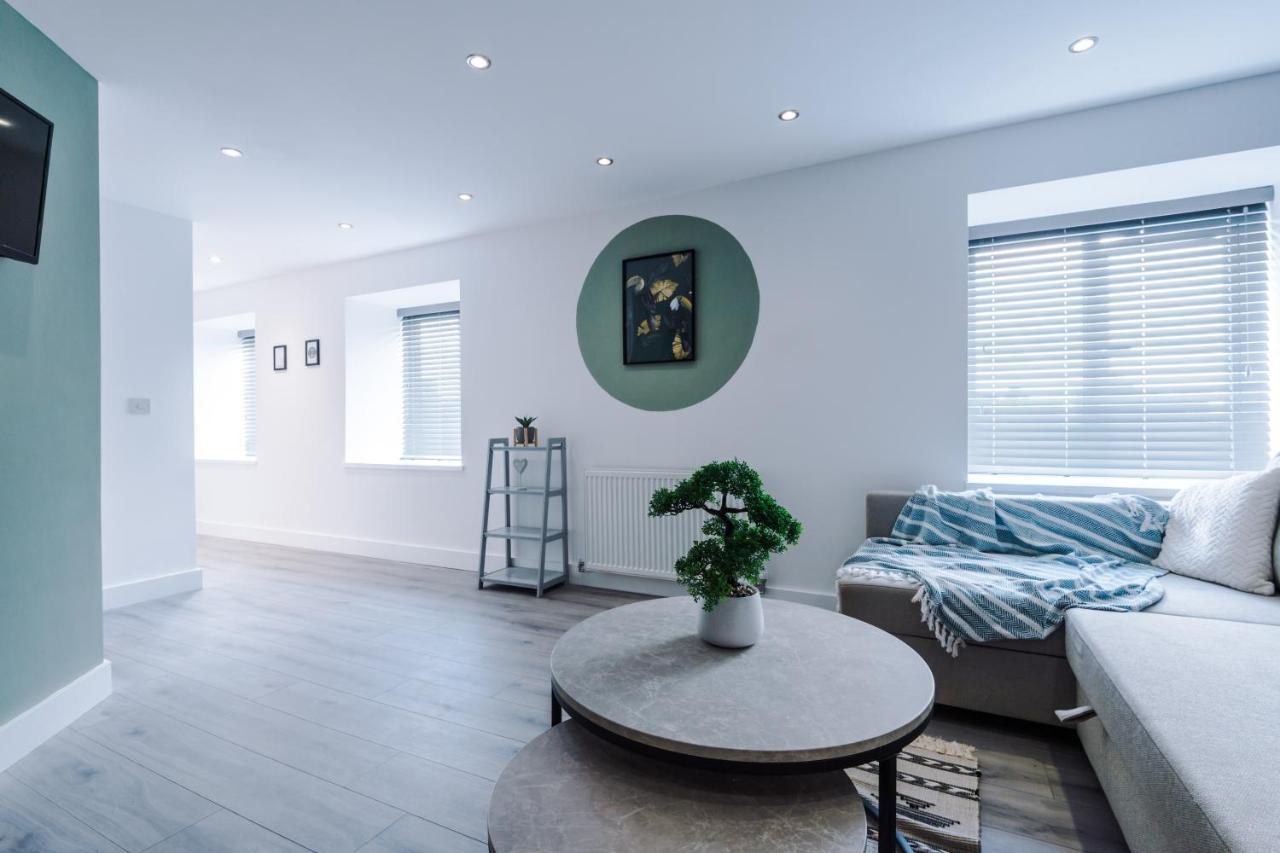 Rest & Recharge At The Station Apartment