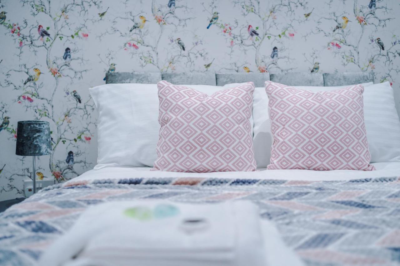Rest & Recharge At The Station Apartment *