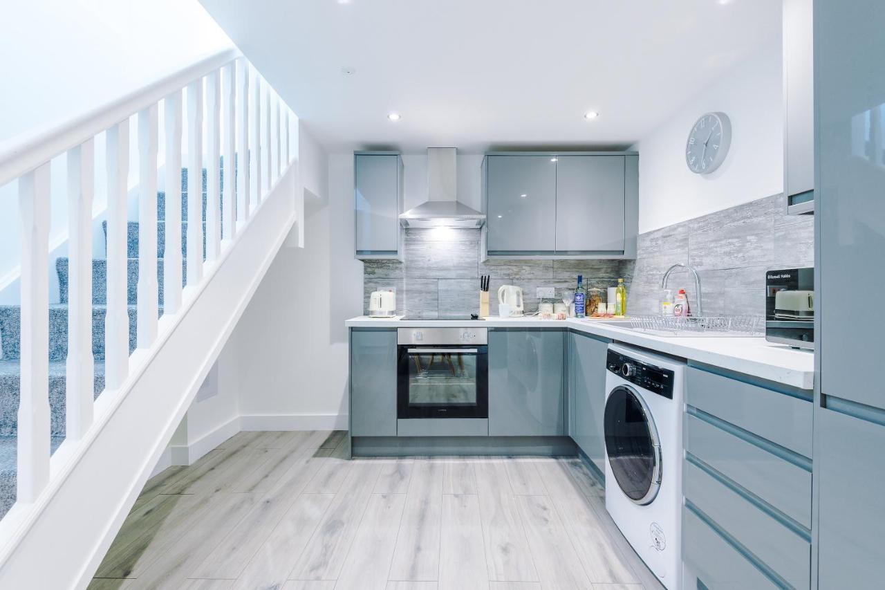 Rest & Recharge At The Station Apartment *