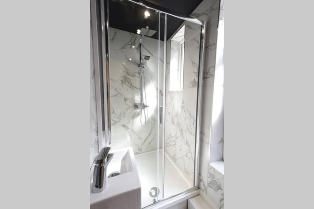 Casa Jungle Slps 20 Mcr Centre Hot Tub, Bar And Cinema Leisure * Manchester