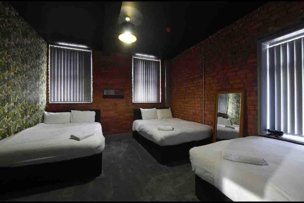 Casa Jungle Slps 20 Mcr Centre Hot Tub, Bar And Cinema Leisure * Manchester