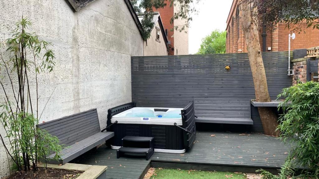 Manchesters Ultimate House - Hot Tub - Sleeps 23! Holiday home *