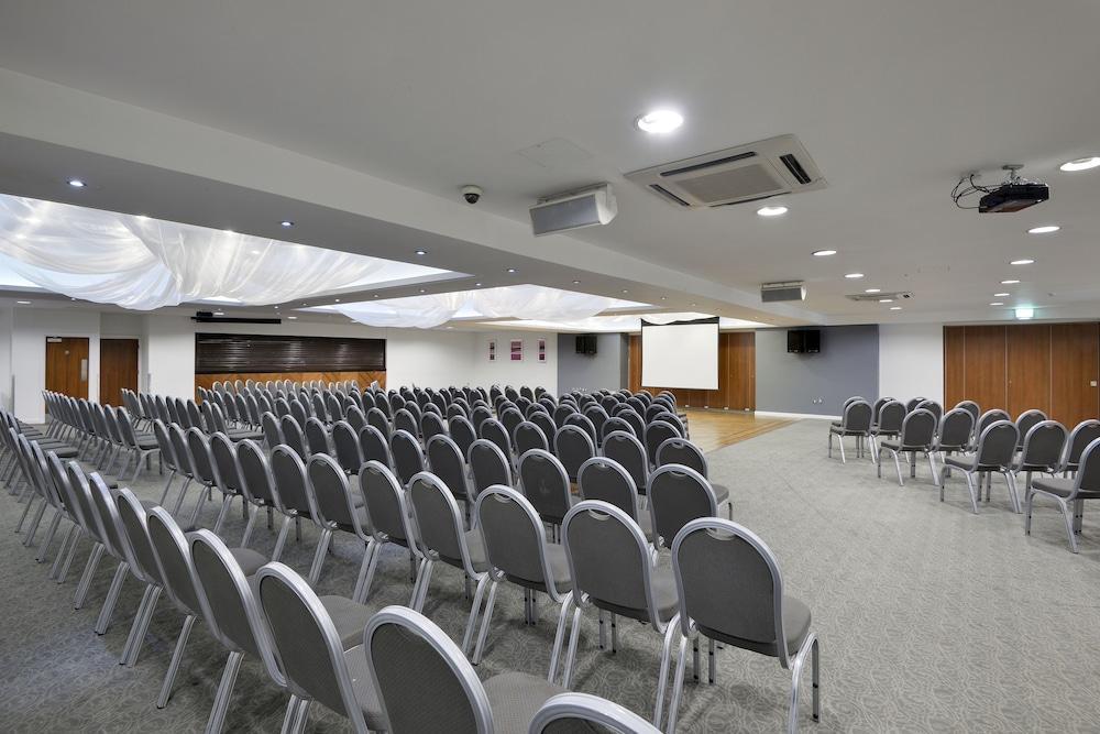 Hotel - - Oldham By Ihg