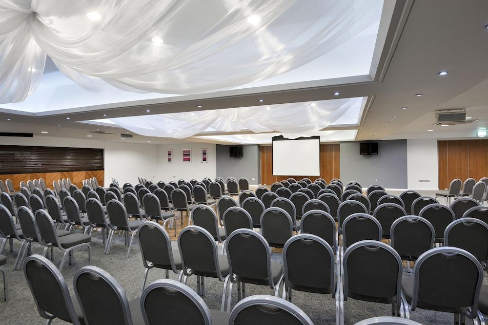 - - Oldham By Ihg Hotel Manchester