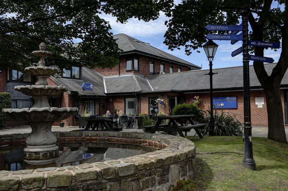 Hotel - - Oldham By Ihg Manchester