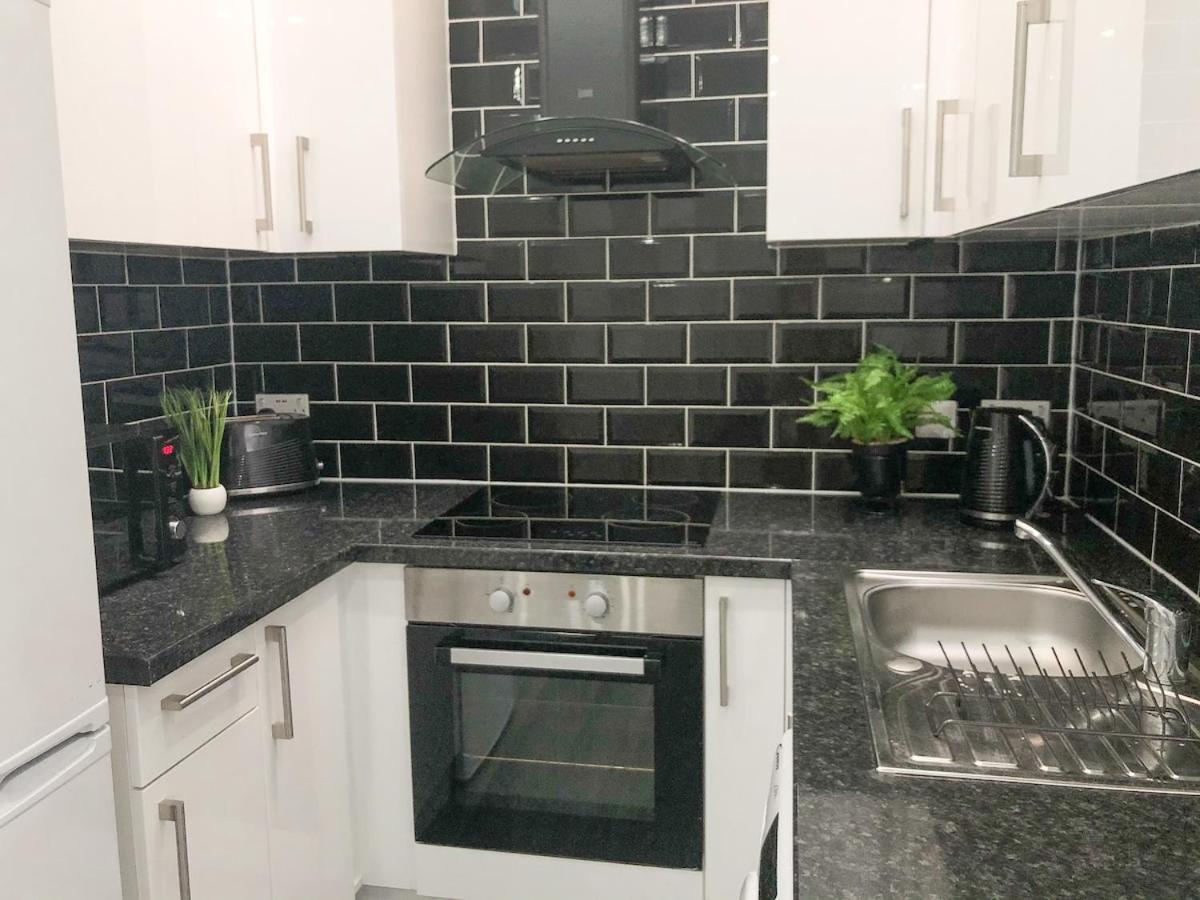 Apartment Spacious 2bed With Free Parking! 15min To & Christie Nhs