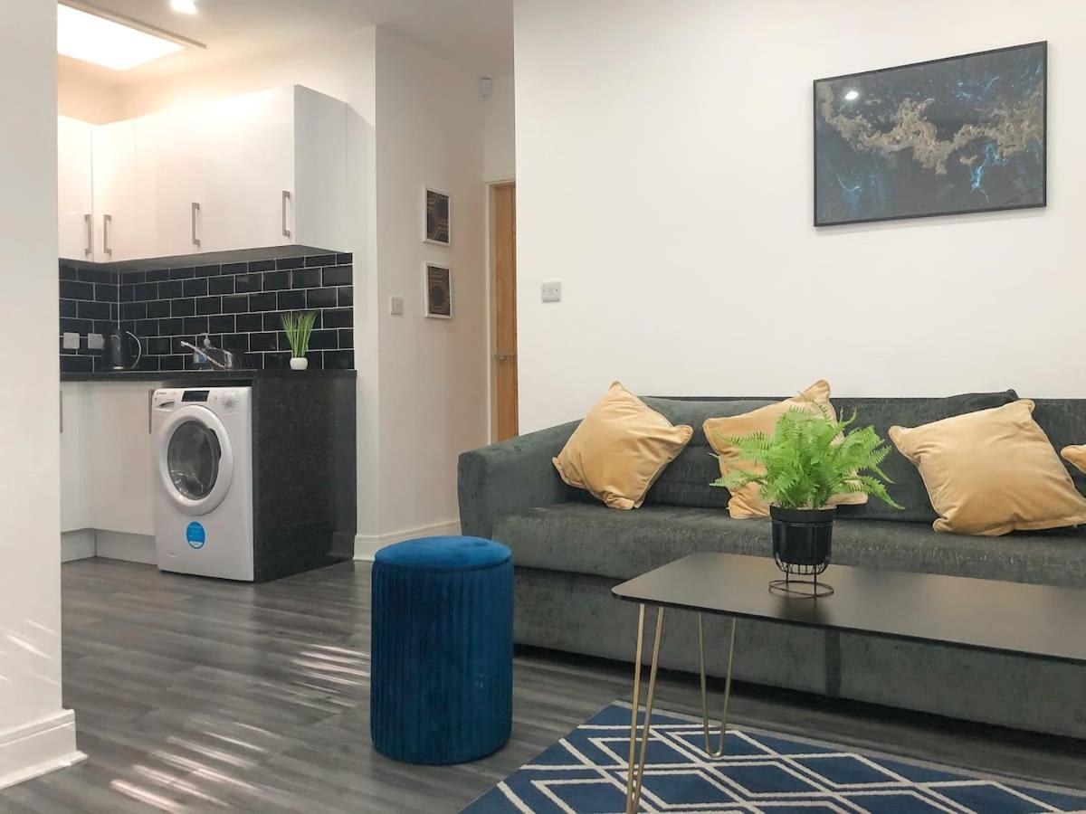 Apartment Spacious 2bed With Free Parking! 15min To & Christie Nhs *