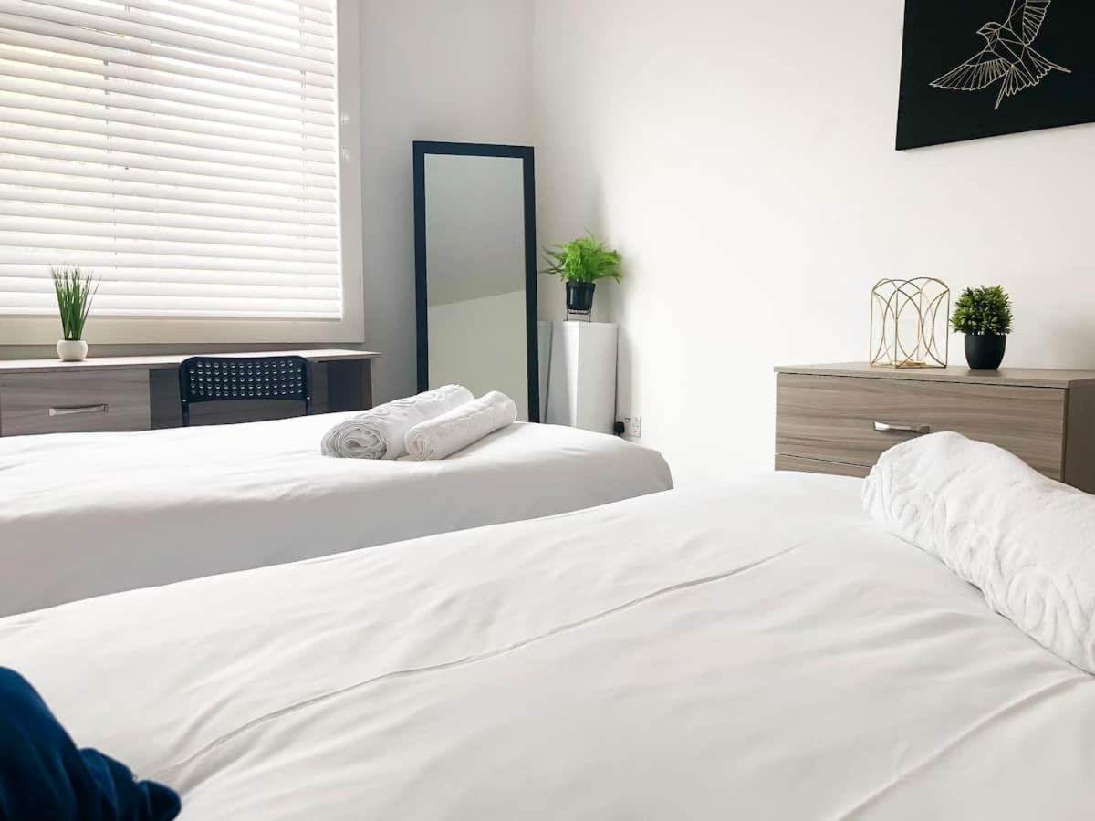 Apartment Spacious 2bed With Free Parking! 15min To & Christie Nhs Manchester