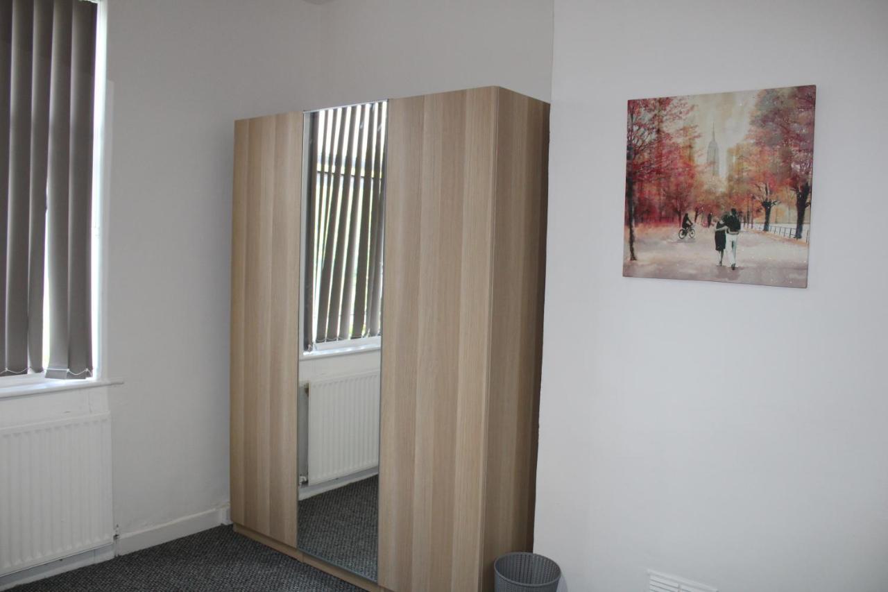 Lovely, Spacious 3 Bed House Close To Centre * Manchester