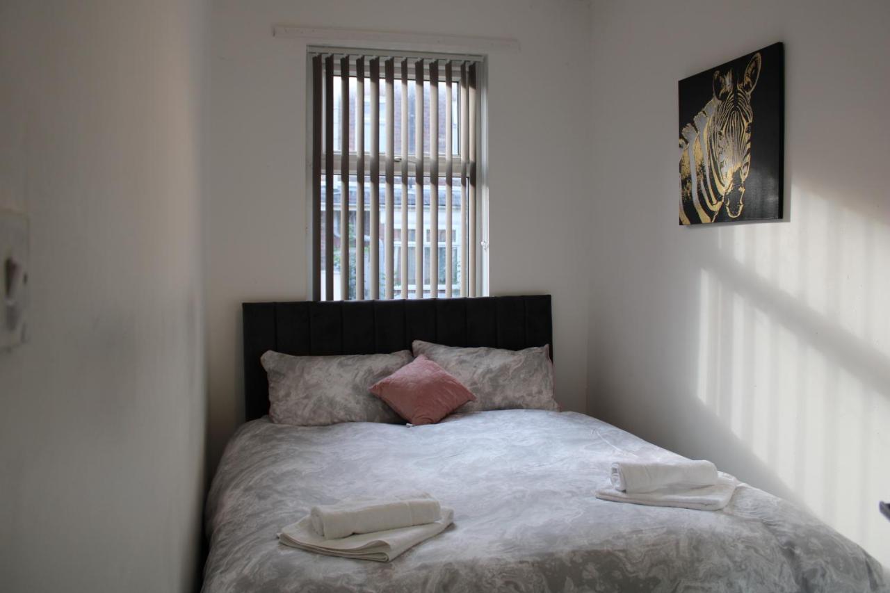 Lovely, Spacious 3 Bed House Close To Centre *