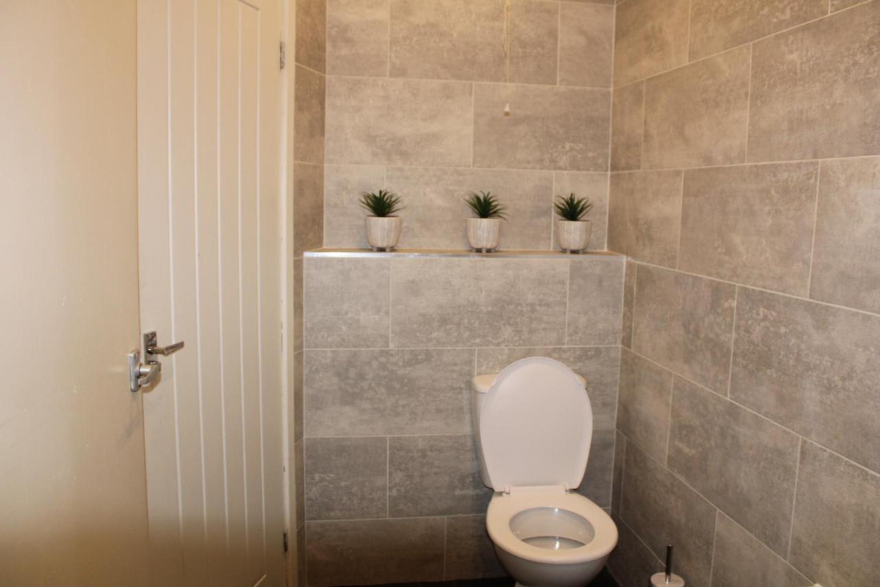 Lovely, Spacious 3 Bed House Close To Centre Holiday home Manchester