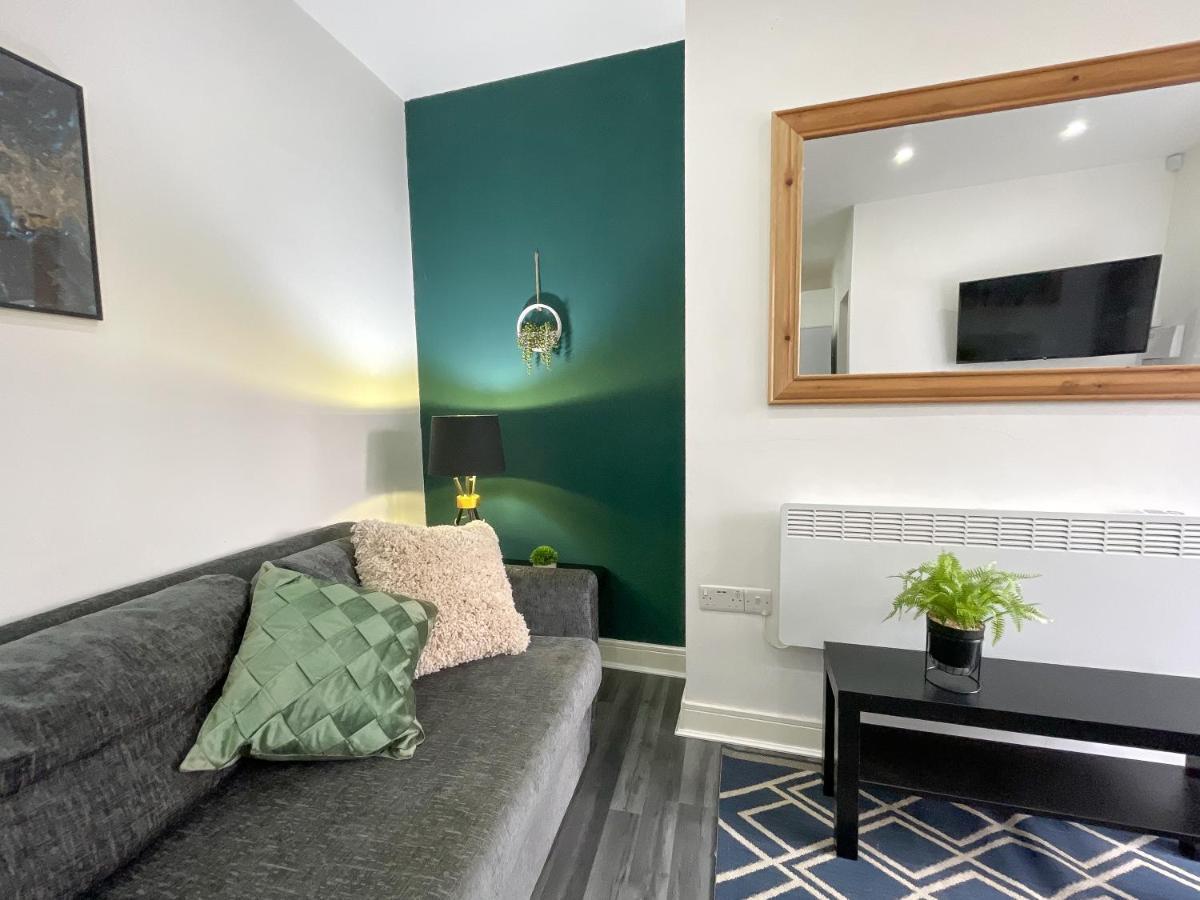 Spacious 2bed With Free Parking! 15min To & Christie Nhs