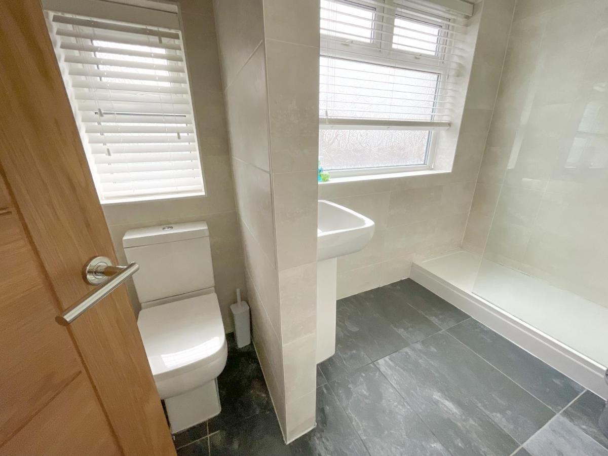 Spacious 2bed With Free Parking! 15min To & Christie Nhs Apartment