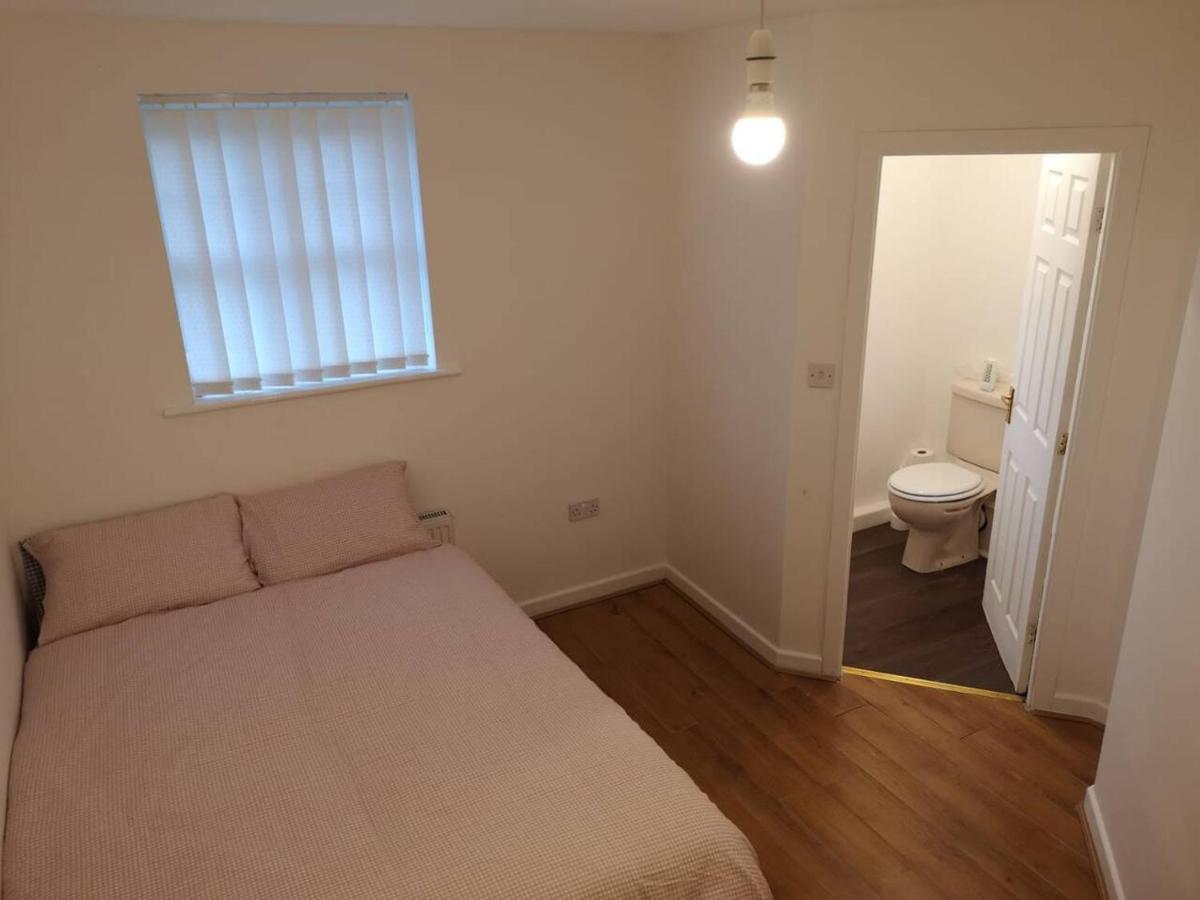 Quiet Residential Area Within Easy Reach To Town Holiday home *