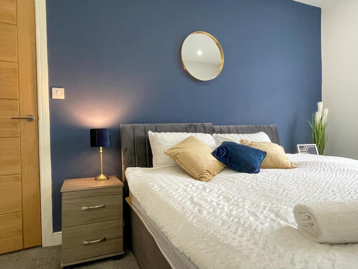 Spacious 2bed With Free Parking! 15min To & Christie Nhs Apartment *