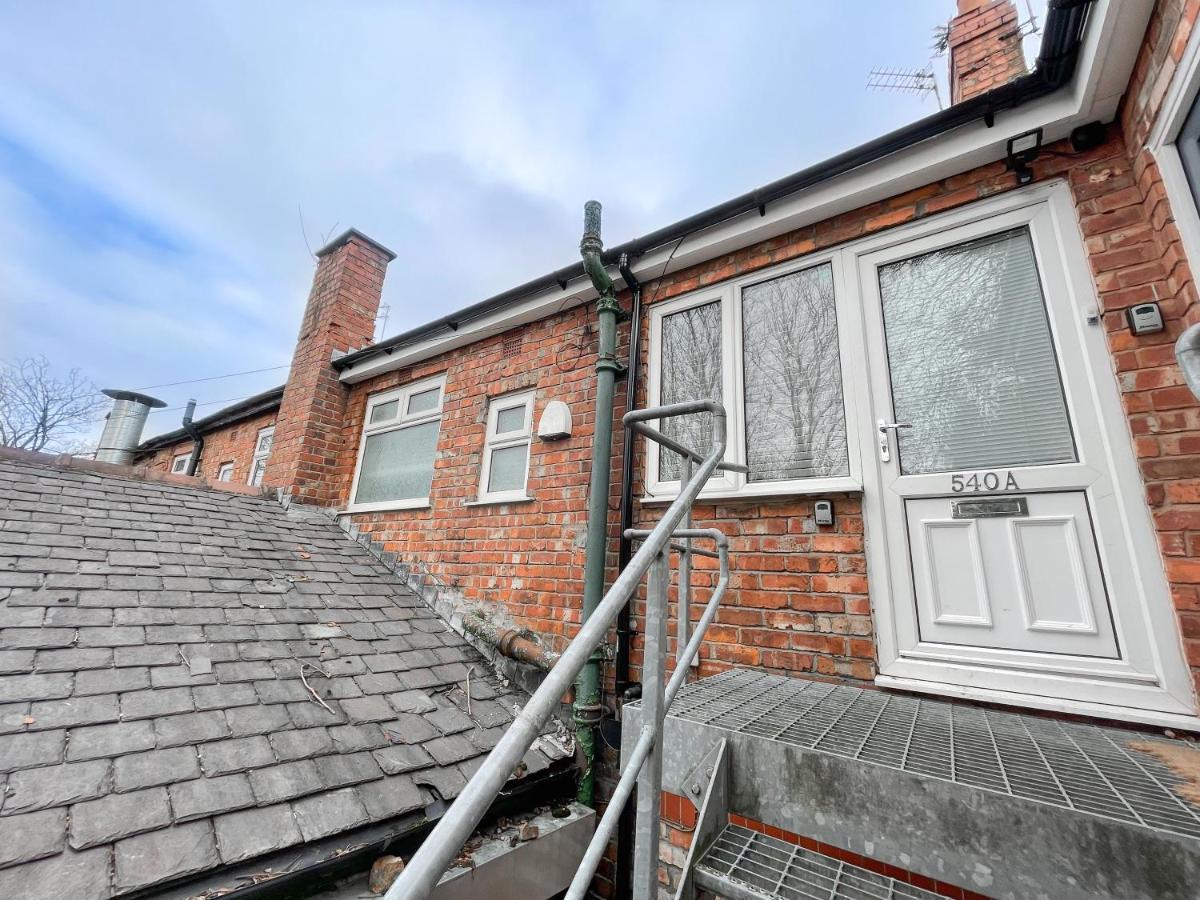 Spacious 2bed With Free Parking! 15min To & Christie Nhs Apartment