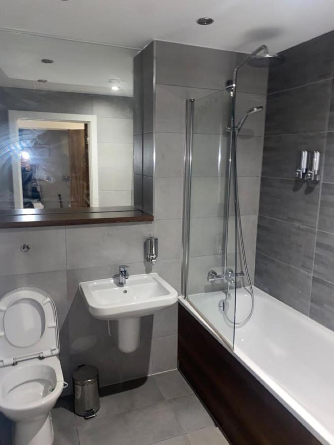 Superb Two Bedroom, Two Bathroom . Apartment