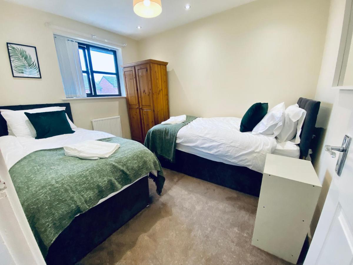 Apartment Comfortable House With Conservatory & Parking *