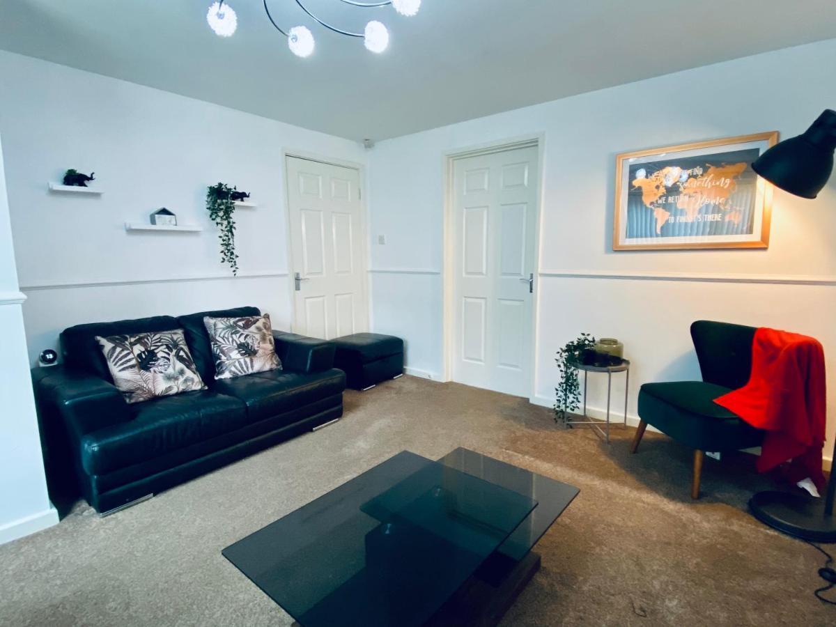 Comfortable House With Conservatory & Parking Apartment *