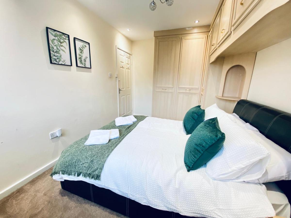 Comfortable House With Conservatory & Parking Apartment *