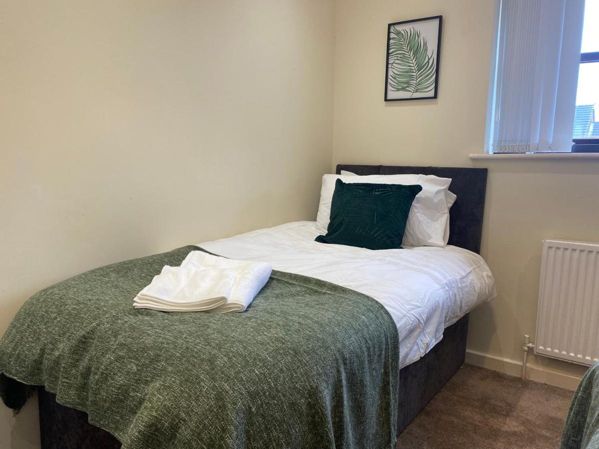 Comfortable House With Conservatory & Parking Apartment *
