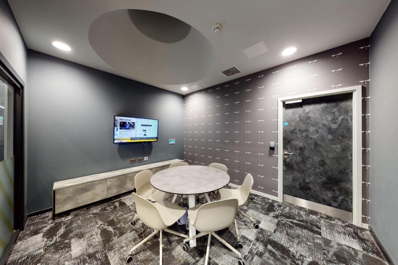 Canvas Apartment *