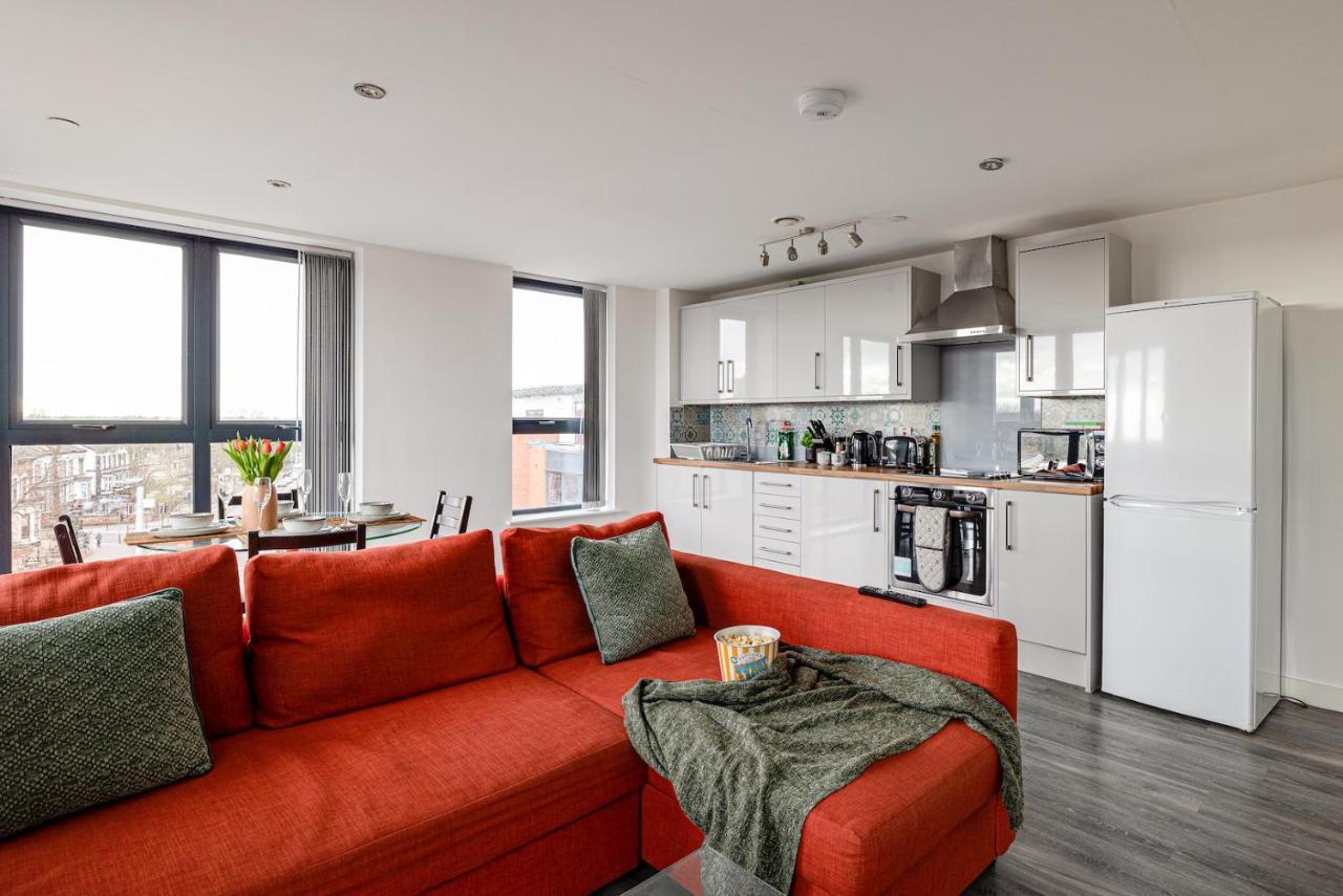 Stunning 2 Bed With Free Parking Close To Cc Apartment *