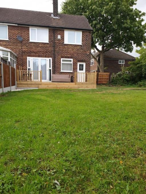 Holiday home Cheerful 3 Bedroom House With Spacious Garden *