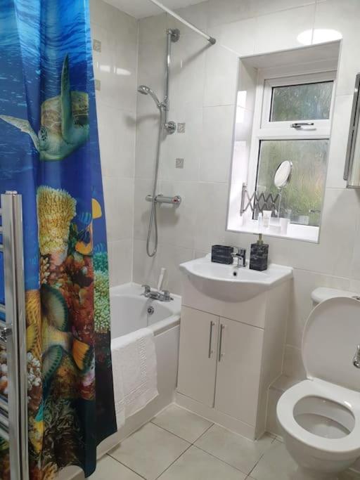 Cheerful 3 Bedroom House With Spacious Garden Holiday home *