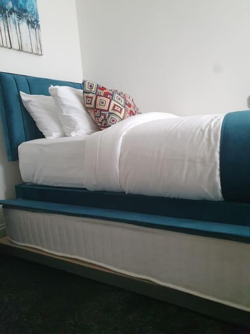 Holiday home Cheerful 3 Bedroom House With Spacious Garden *