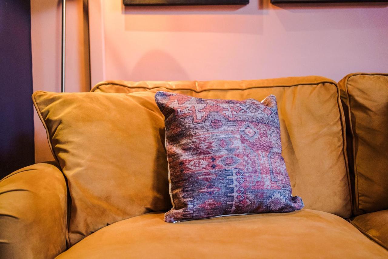 Four Bedroom Urban Hosted By Mcr Dens