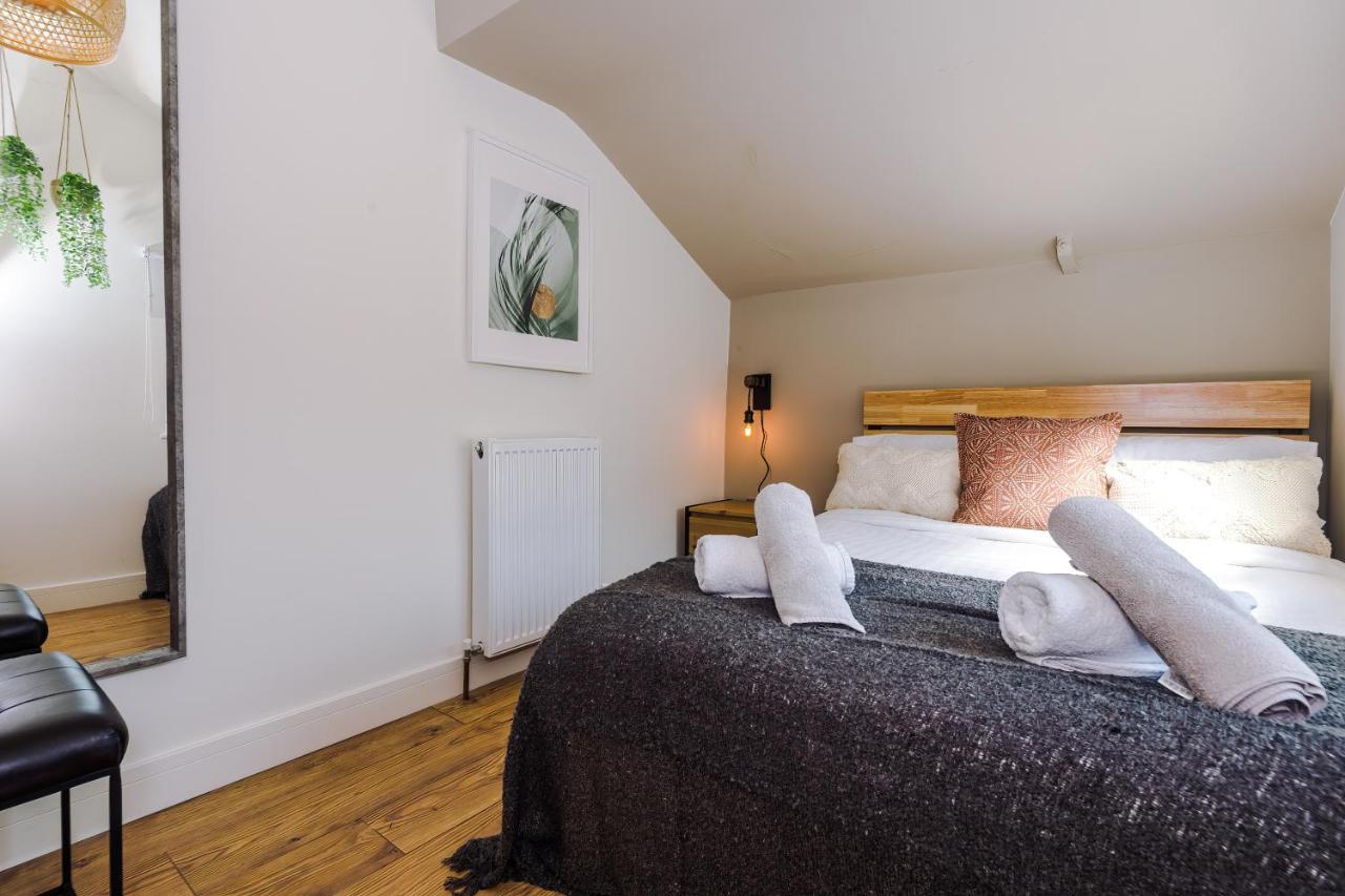 Four Bedroom Urban Hosted By Mcr Dens Holiday home *
