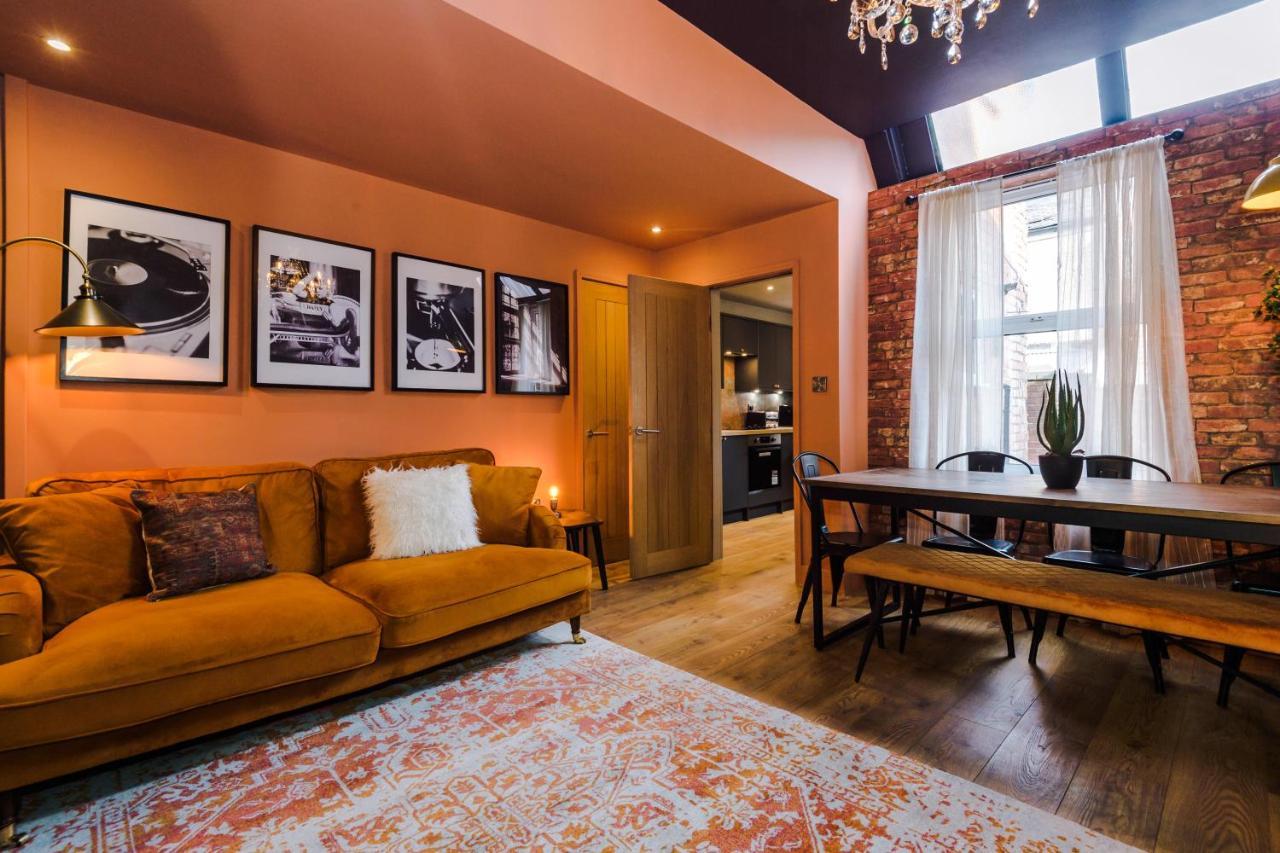 Four Bedroom Urban Hosted By Mcr Dens