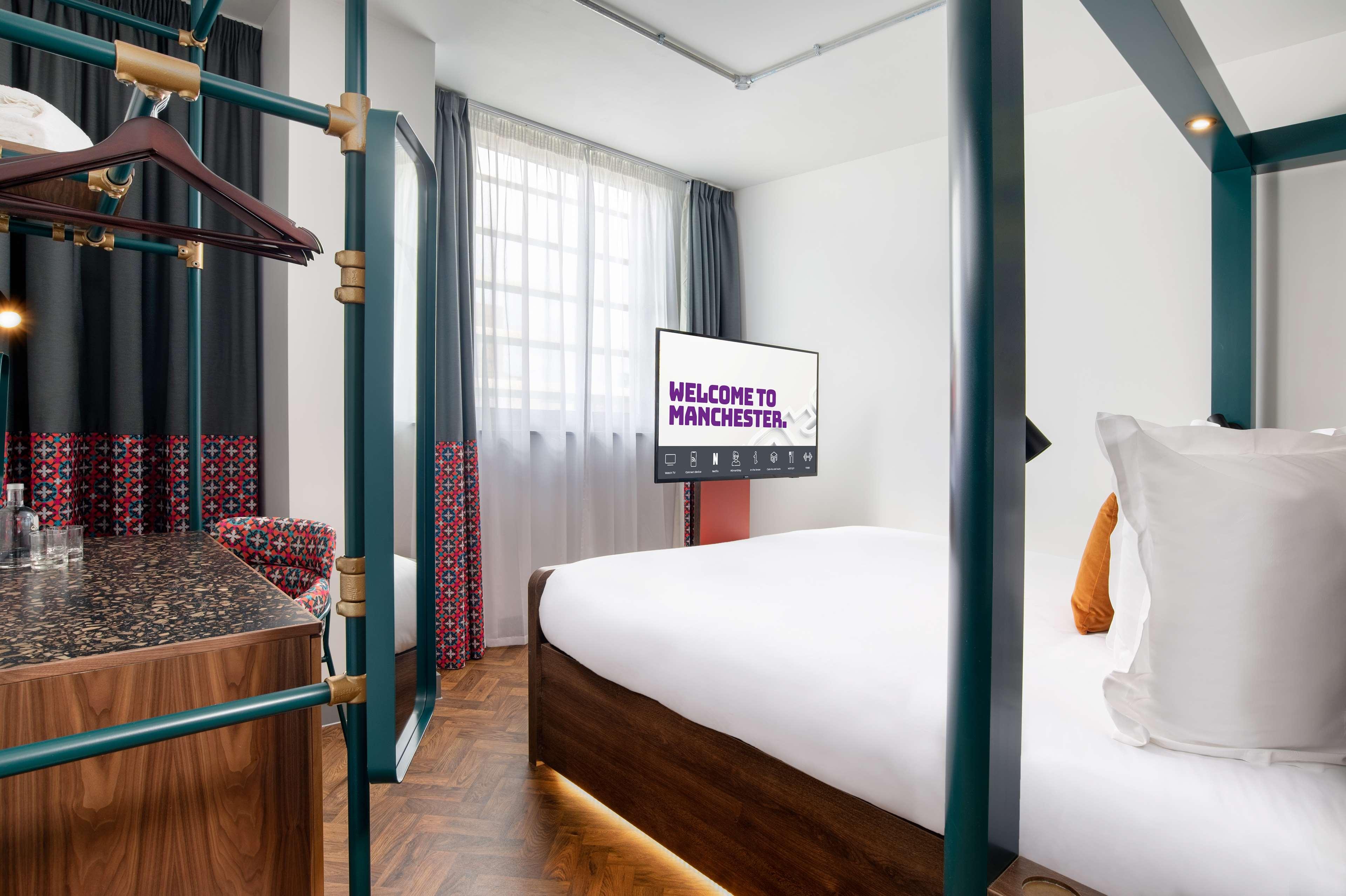Yotel Deansgate 4*