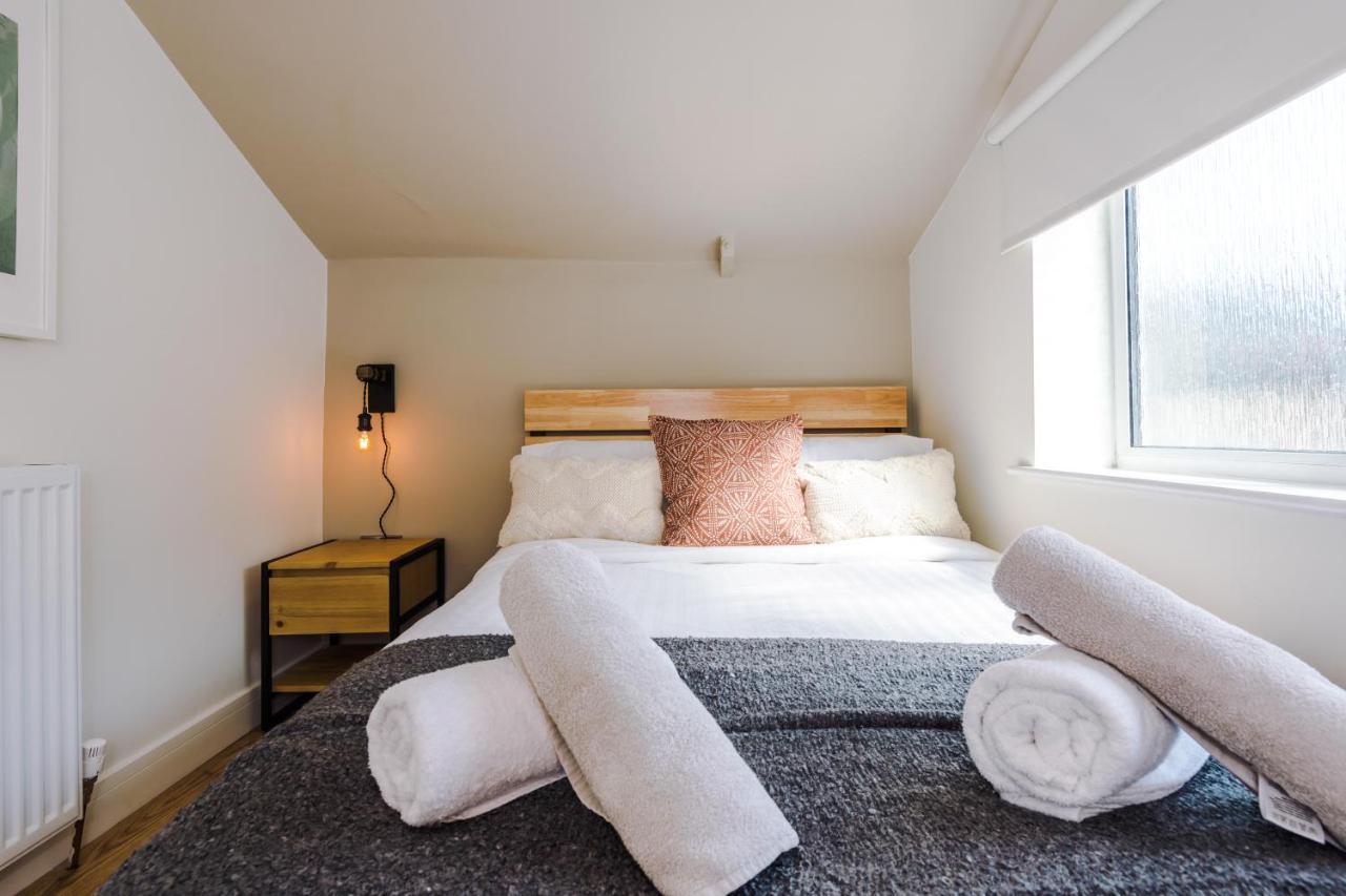 Four Bedroom Urban Hosted By Mcr Dens Holiday home *