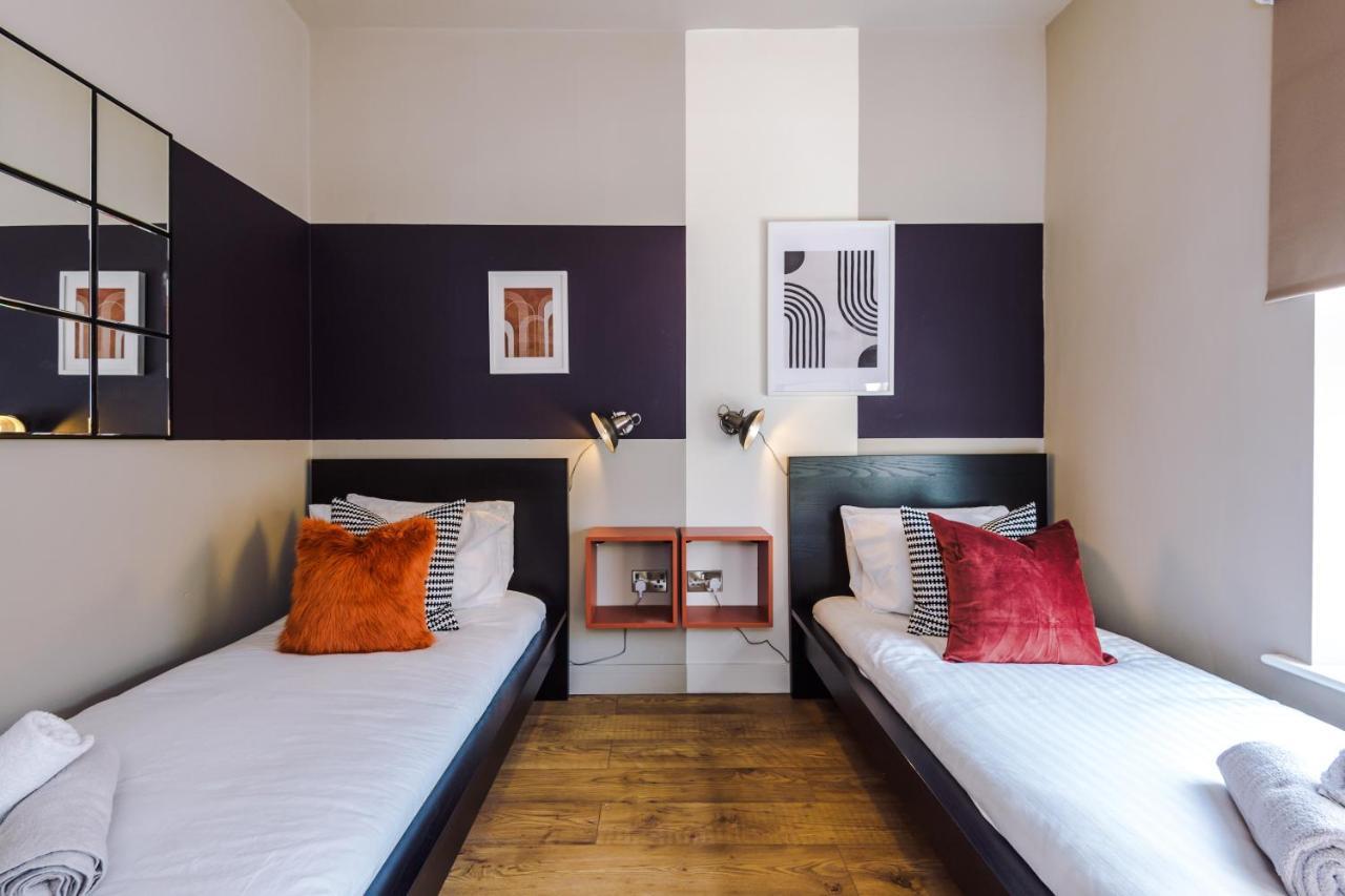 Four Bedroom Urban Hosted By Mcr Dens *